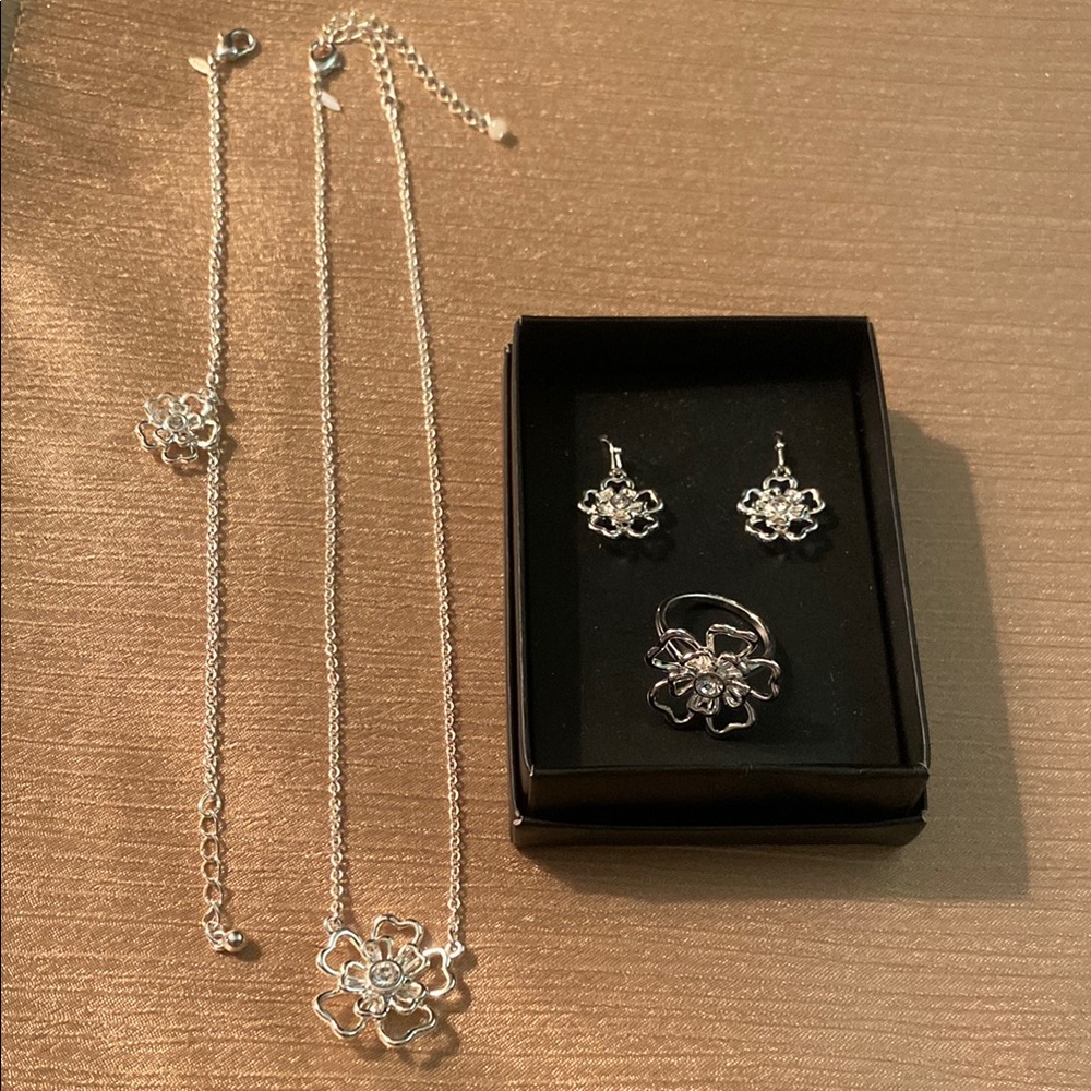 Avon Silver Floral Jewelry SET Elegant Design - In Bloom